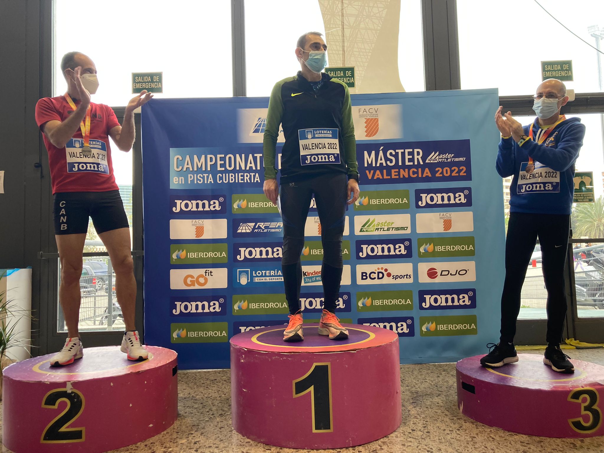 Miguel Antonio Jalón en el podi dels 400 ml